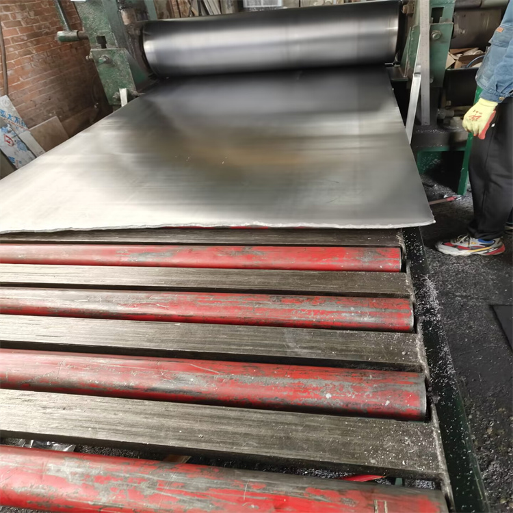 铅板轧制 (2).jpg 铅板轧制 (2).jpg